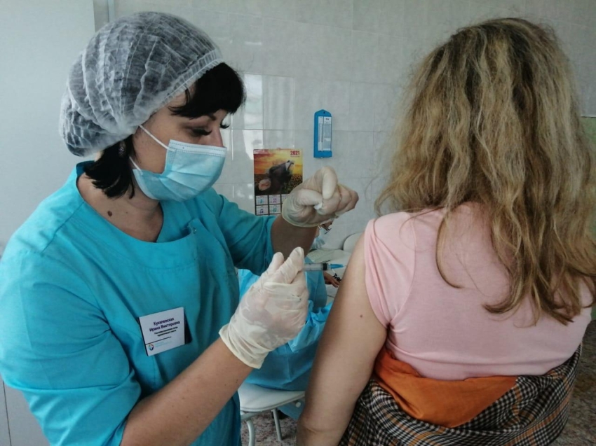 В Забайкалье продолжается вакцинация медицинских сотрудников от COVID-19